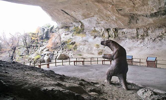 La visita a la Cueva del Milodon